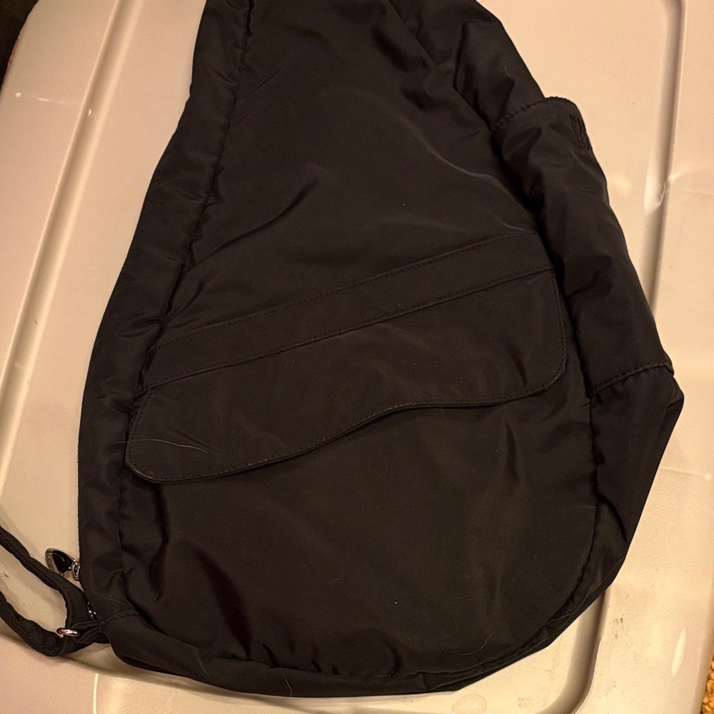 Sleek Black Shoulder Bag - Picture 5 of 9